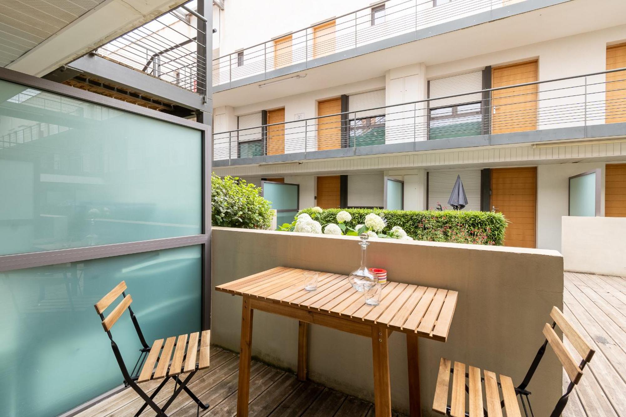 Aparthotel Le Petit Patio Fleuri Éguilles Exterior foto